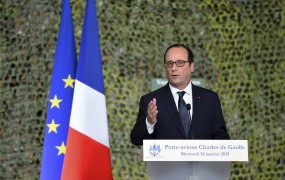 Hollande: Charlie Hebdo bo živel naprej