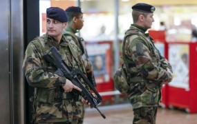 V Franciji zaradi načrtovanja napada aretirali pet Čečenov