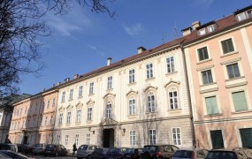 Mariborska nadškofija se je izognila stečaju, pomagala naj bi ji banka Sparkasse 