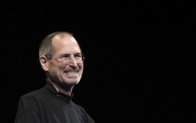 Začelo se je snemanje filma o Steveu Jobsu, ki ga igra Michael Fassbender