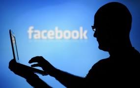 Zavistni uporabniki Facebooka lahko padejo v depresijo