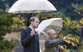 Princ William sam na obisku Japonskem