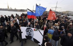 V Rusiji zaradi umora Nemcova aretiranih pet osumljencev, eden se je razstrelil