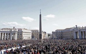 Vatikan izsiljujejo: 100.000 evrov za izginulo Michelangelovo pismo