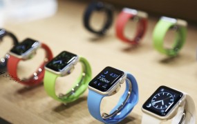 Apple Watch naprodaj aprila; cena od 320 do 15.700 evrov