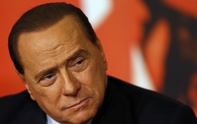 Berlusconi naj bi imel "zmajsko strast za mladoletnice"