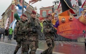 V Franciji na ulicah do poletja ostaja 10.000 vojakov
