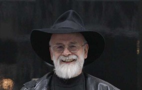 Umrl je slavni pisatelj fantastičnih romanov Terry Pratchet