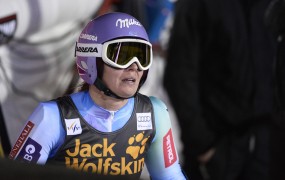 Tina Maze 16. na slalomu v Areju, za Fennigerjevo zaostaja za 30 točk