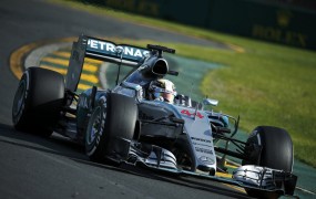 Hamilton pred Rosbergom na prvi dirki formule 1 2015