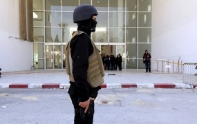 Napadalca na tunizijski muzej naj bi se urila v Libiji