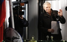 Assange pred zaslišanjem zahteva gradivo o posilstvu