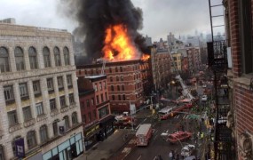 New York: Eksplozija porušila stavbo; več ranjenih v eksploziji in velikem požaru