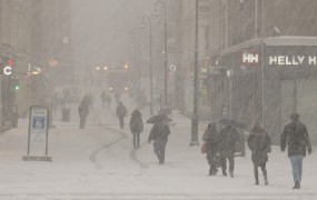 Snežni kaos na Norveškem ohromil letališče v Oslu