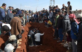 Islamska država v osrednji Siriji usmrtila najmanj 37 civilistov