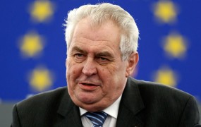 Češki predsednik je ameriškemu veleposlaniku prepovedal vstop na praški grad