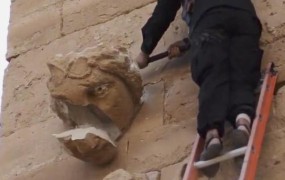 Islamska država znova na videu uničuje antično Hatro