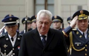 Češki predsednik vendarle ne bo šel na vojaško parado v Moskvo