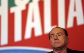 Berlusconi odslužil kazen za utajo davkov; lahko se vrne v politiko