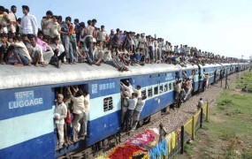 Indijskima kmetoma se namesto odškodnine za zemljo obeta vlak