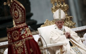 Papež Erdogana razjezil z "napako" o genocidu nad Armenci