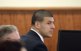 Nekdanji zvezdnik NFL Hernandez zaradi umora obsojen na dosmrtni zapor