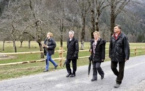 Pahor je Grabar-Kitarovićevi in Fischerju razkazal Logarsko dolino