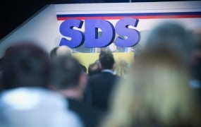 SDS za razpravo o politični pristranskosti državnih organov