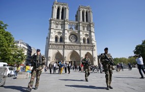 V Franciji bodo po preprečenem napadu okrepili varovanje katoliških cerkva