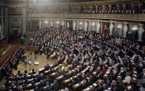 Avstrijski parlament razjezil Turke s simboličnim priznanjem genocida nad Armenci 