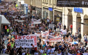Na protestih posojilojemalcev v švicarskih frankih v Zagrebu več tisoč ljudi