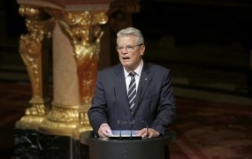 Gauck: Nemčija bi morala razmisliti o možnostih za poplačilo odškodnin Grčiji