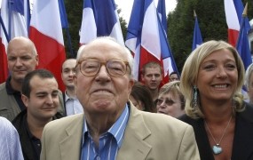 Jean-Marie Le Pen je hčerko obtožil, da mu je zarila nož v hrbet