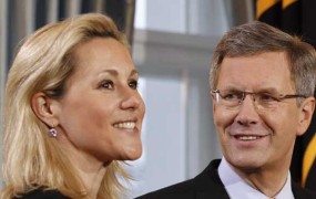 Bivši nemški predsednik Wulff se je pobotal z ženo