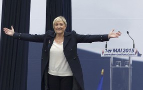 Svarilo: "Če bo EU ignorirala britanske predloge, bo imela opravka z Le Penovo"