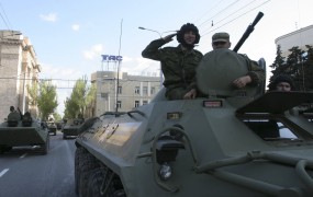 Proruski separatisti v Ukrajini organizirali svojo vojaško parado