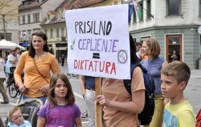 V Ljubljani protest proti obveznemu cepljenju