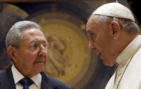 Castro se je papežu zahvalil za pomoč pri odmrznitvi z ZDA