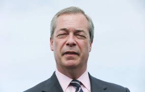 Farage ostaja na čelu Ukipa; stranka zavrnila njegov odstop