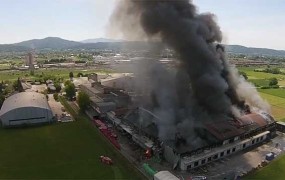 V Ljubljani gori Mercatorjevo skladišče; požar terjal smrtno žrtev