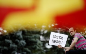 Makedonski protestniki premierju: "Zbogom, Nikola!"
