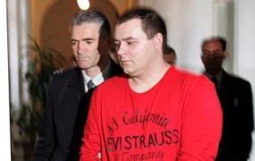 Kristijan Kamenik zaradi umorov v Tekačevem junija spet na sodišču