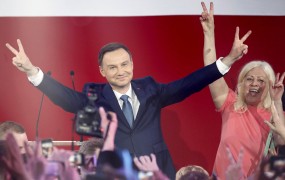Na poljskih predsedniških volitvam zmaga Andrzeju Dudi