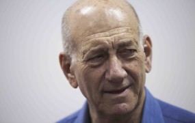 Bivšemu izraelskemu premierju Olmertu za korupcijo osem mesecev zapora
