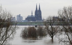 V Kölnu so zaradi deaktivacije bombe evakuirali 20.000 ljudi