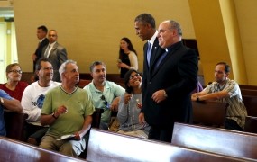 Obama nenapovedano obiskal kubansko cerkev v Miamiju