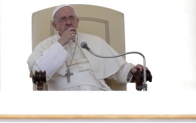 Premier Cerar na obisku pri papežu Frančišku