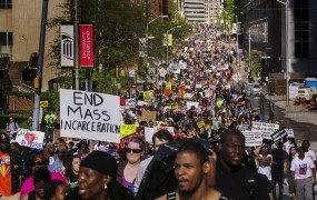 Baltimore po protestih doživlja porast nasilja
