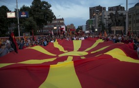 Makedonci gredo aprila 2016 na predčasne parlamentarne volitve