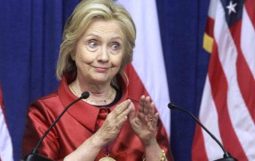 Clintonova v New Yorku uradno začenja boj za Belo hišo